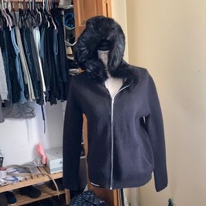 Can be worn casually or can be dressed up